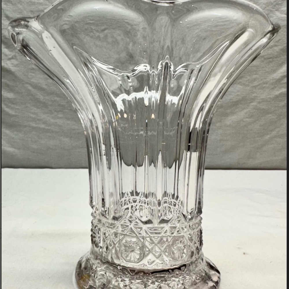 Vintage Clear Cut Depression Glass Fluted Vase Diamond Starburst‎ Pattern - Picture 3 of 7